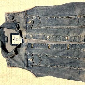 EUC 
Abercrombie Kids Denim Vest 
Size: 15/16 
Retail Price: $39